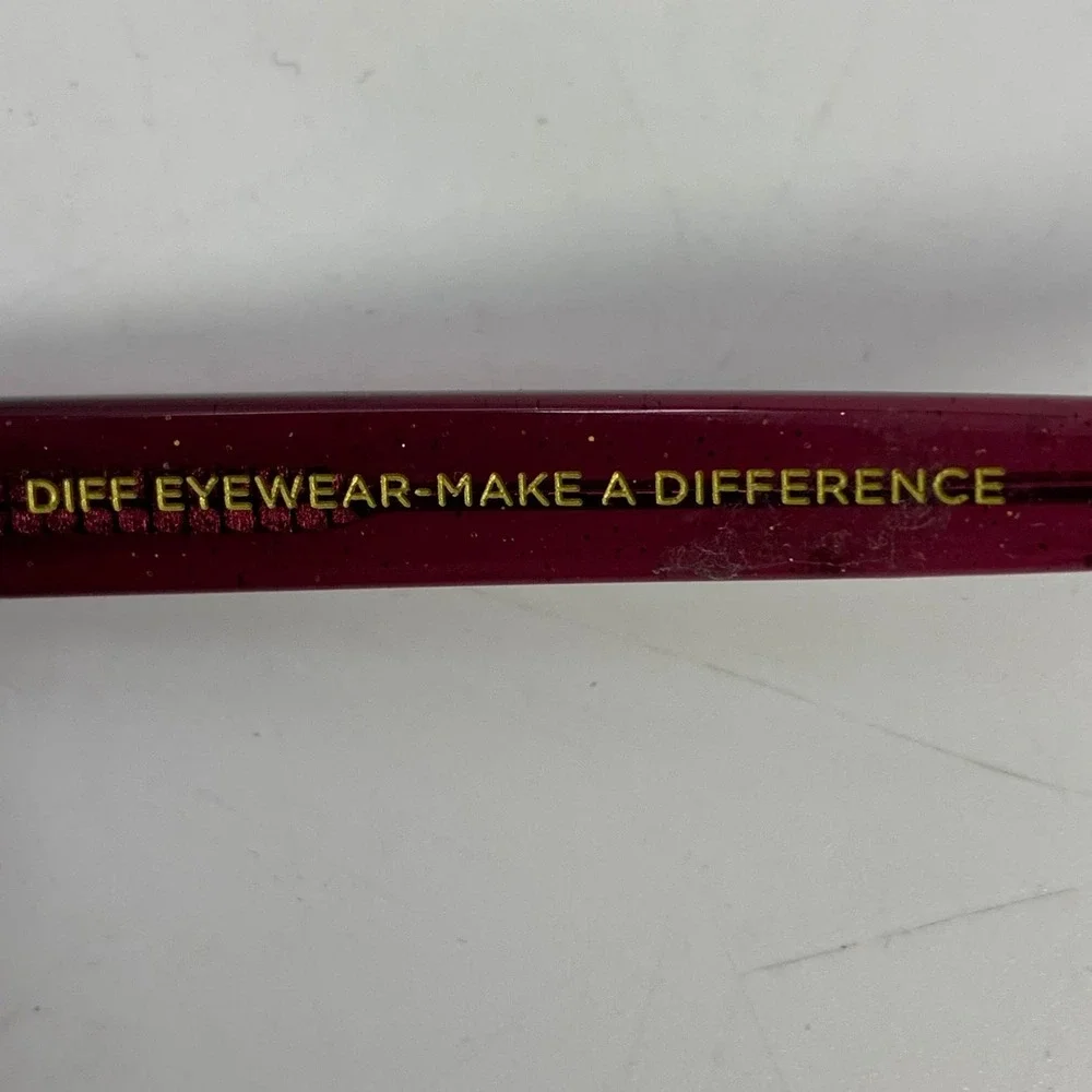 Diff Eyewear stylish women